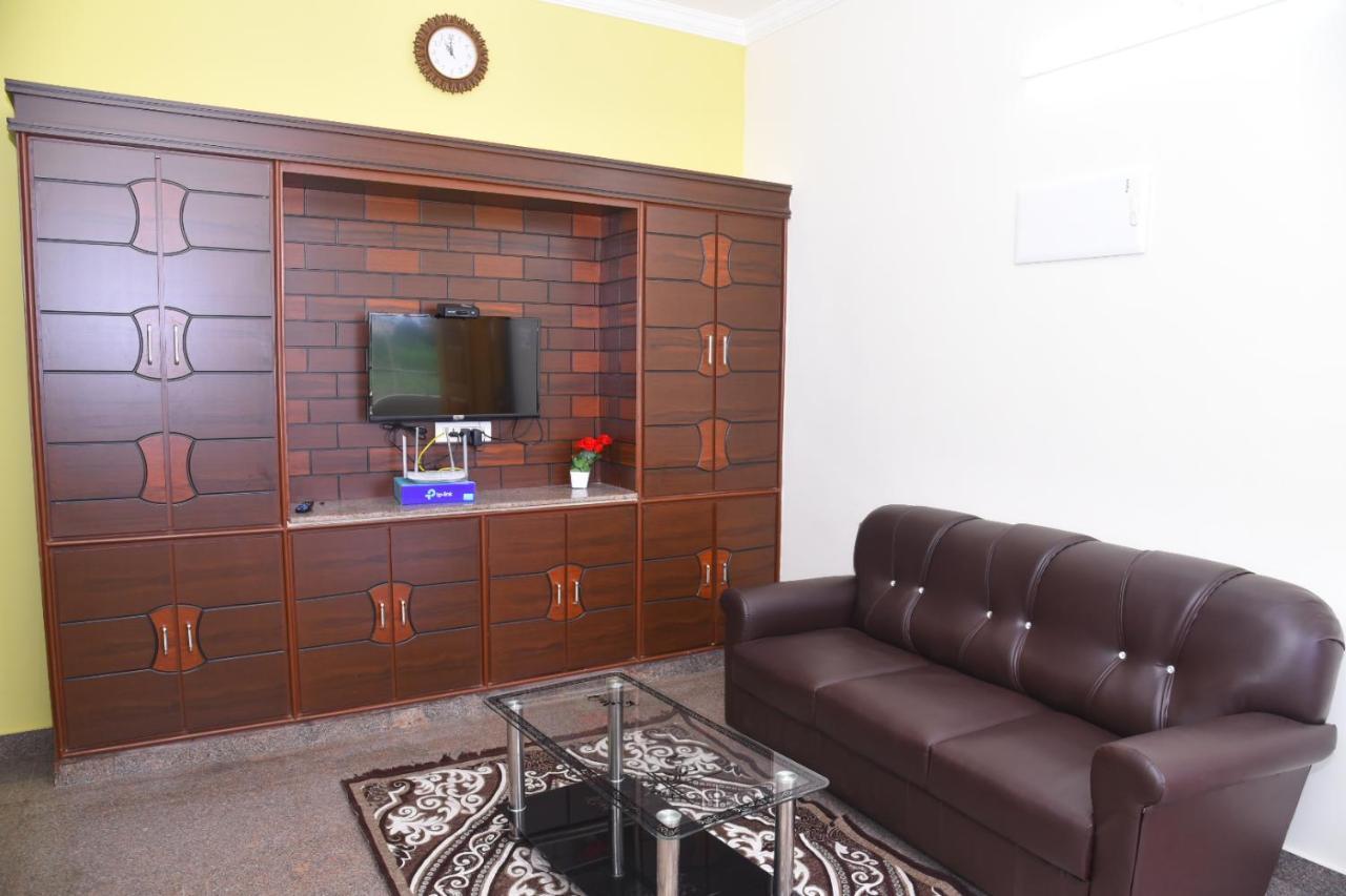Four Seasons Home Stay Τιρουπάτι Εξωτερικό φωτογραφία